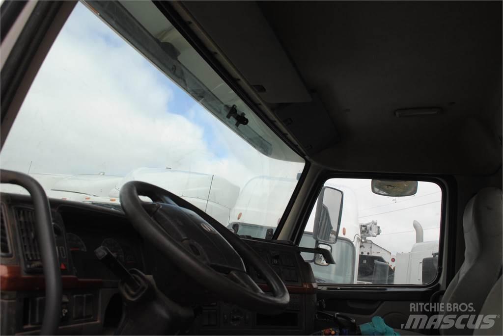 Volvo VHD64B200 콘크리트 믹서트럭