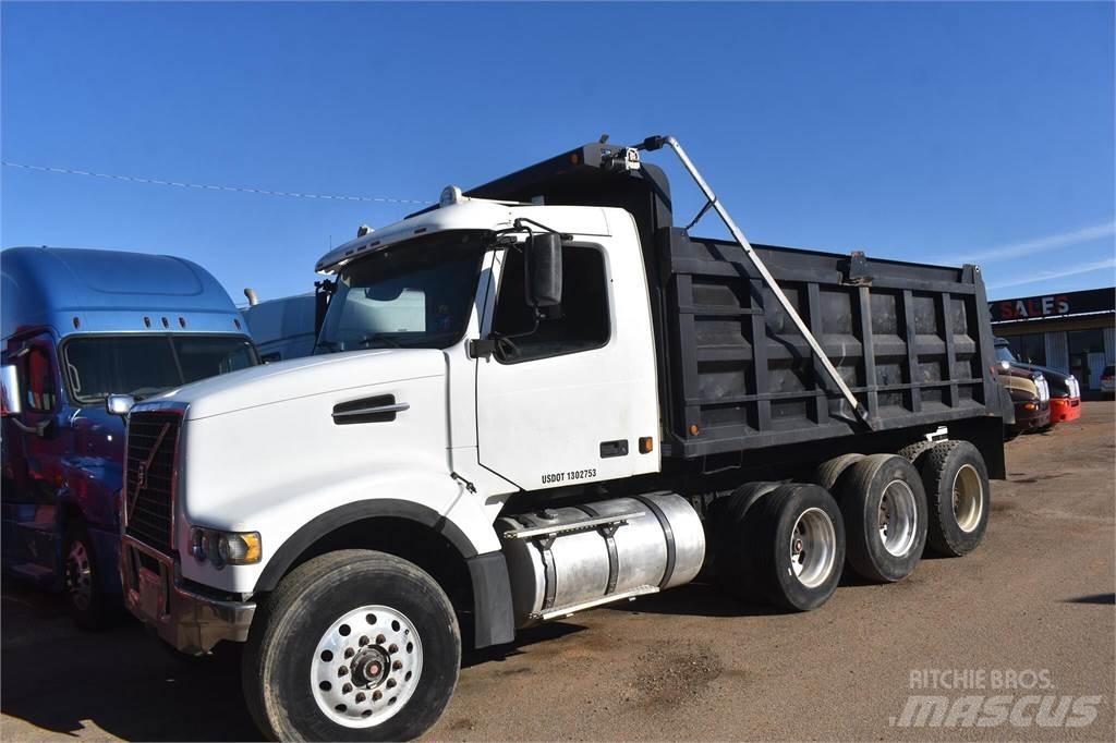 Volvo VHD64F200 덤프 트럭