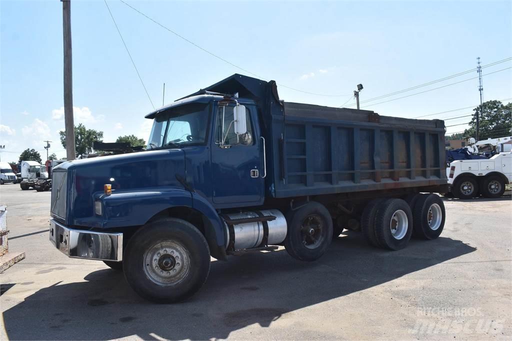 Volvo WG64T 덤프 트럭
