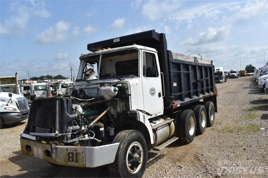 Volvo WG84B 덤프 트럭
