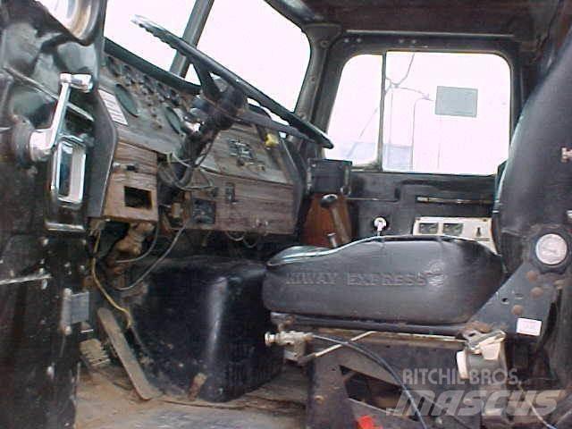 Western Star 6964F 탱커 트럭