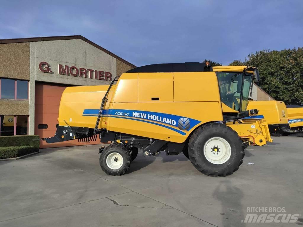 New Holland TC 5.90 콤바인 수확기
