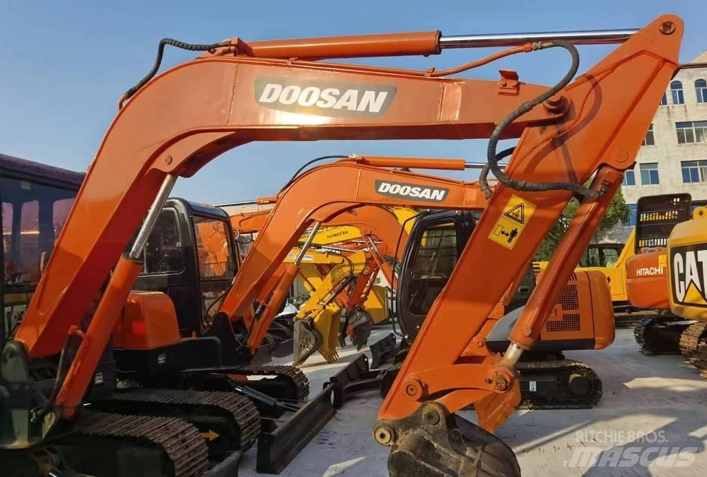 Doosan DH55 대형 굴삭기 29톤 이상