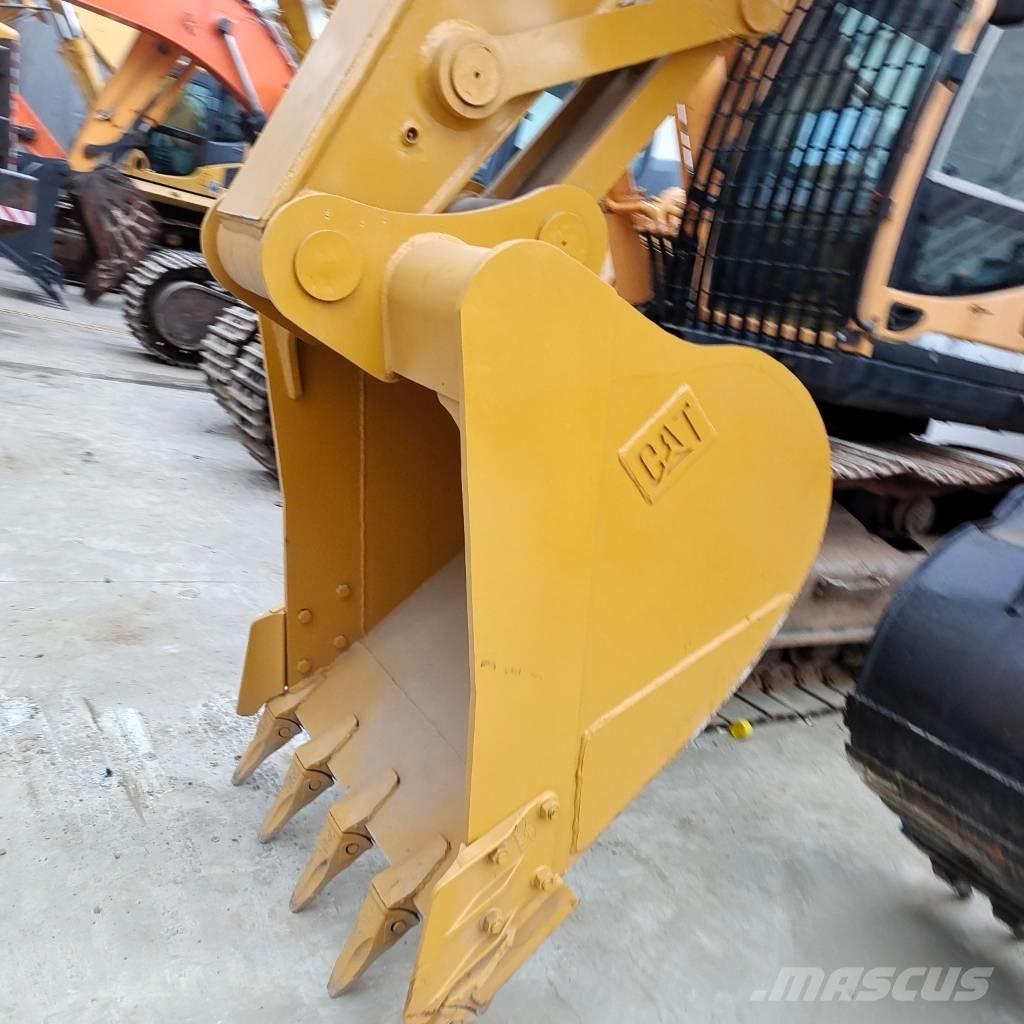 CAT 320 D 2 L 대형 굴삭기 29톤 이상