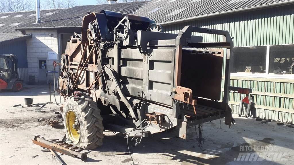 Fendt 12130N 트랙터