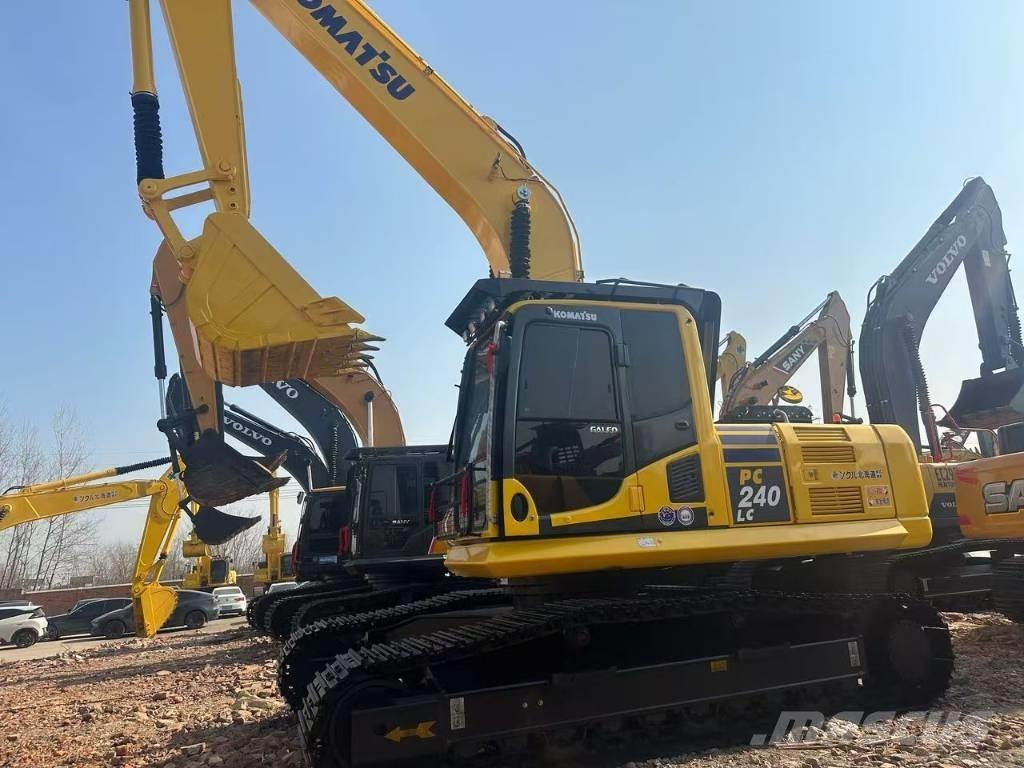 Komatsu PC 240 대형 굴삭기 29톤 이상