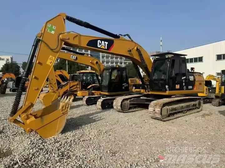 CAT CAT323D2L 대형 굴삭기 29톤 이상