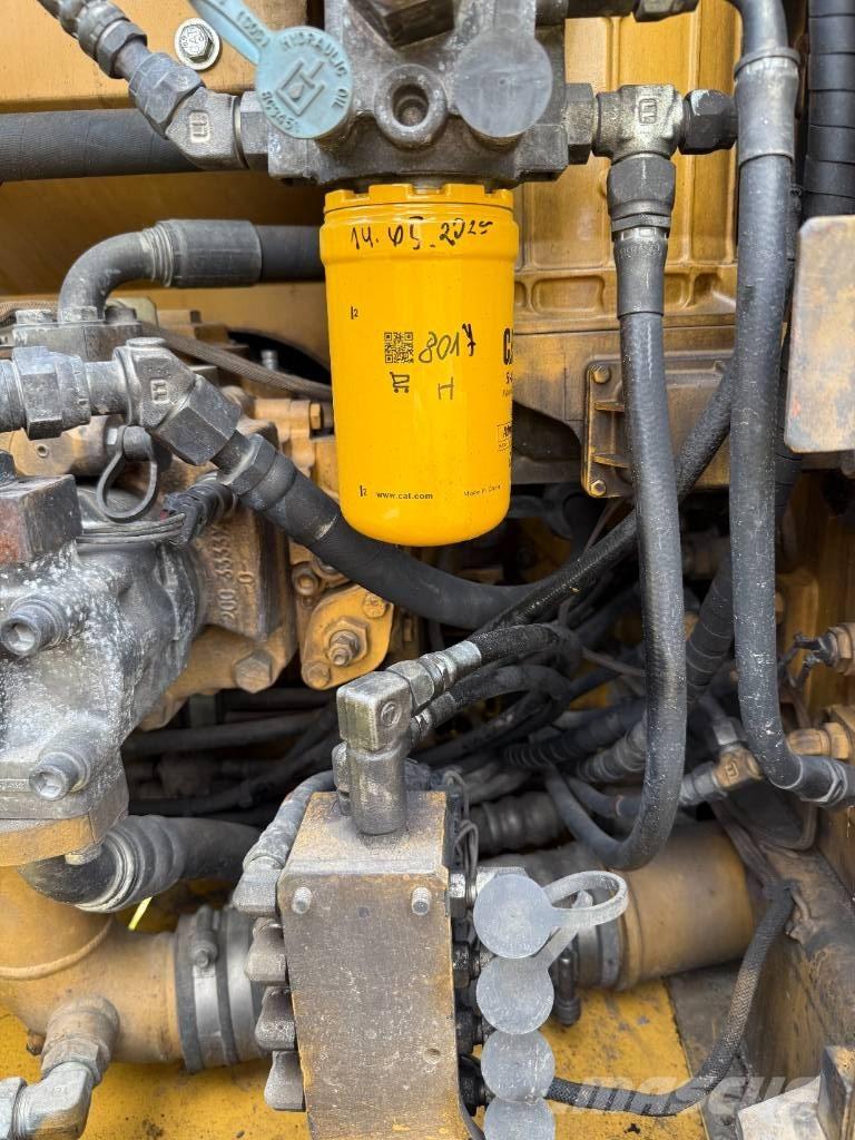 CAT 323 D L 대형 굴삭기 29톤 이상