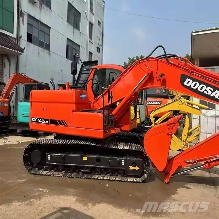 Doosan DX150 대형 굴삭기 29톤 이상