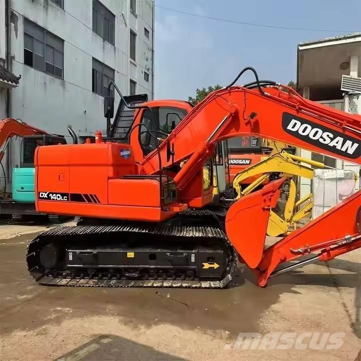 Doosan DX150 대형 굴삭기 29톤 이상