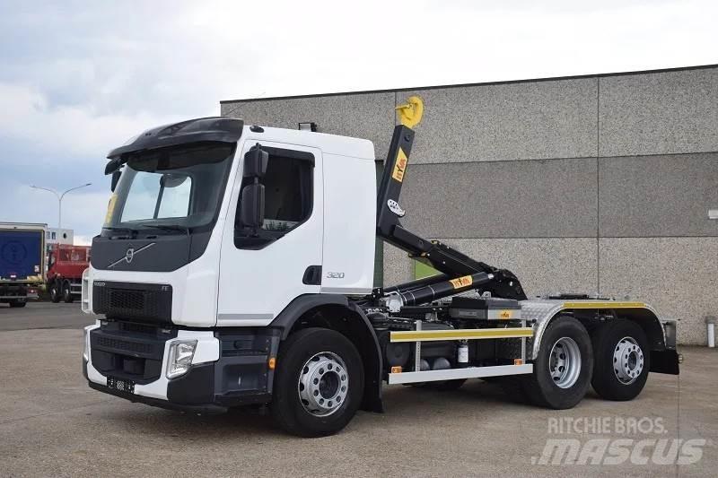Volvo FE 320 훅 리프트 트럭