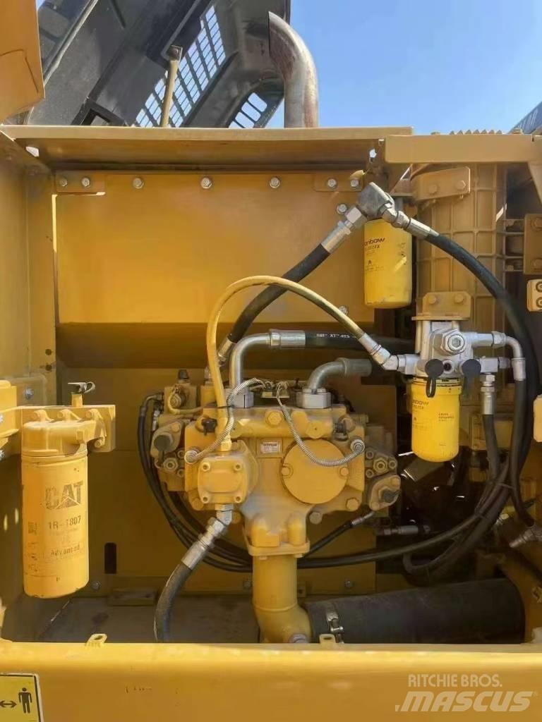 CAT 323D2 대형 굴삭기 29톤 이상