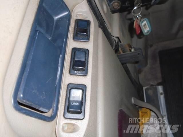 International 9200 i 덤프 트럭