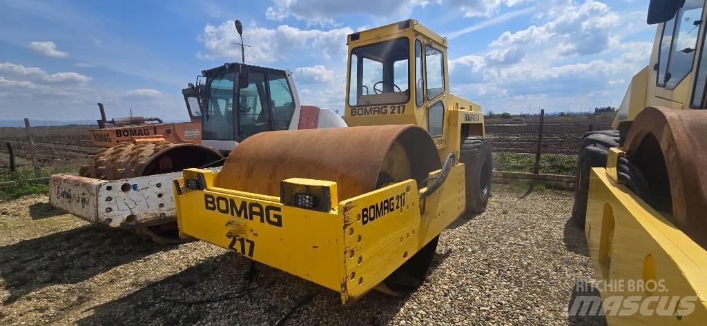 Bomag BW 217 D 싱글 드럼 롤러