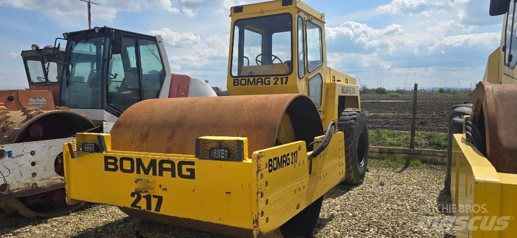Bomag BW 217 D 싱글 드럼 롤러
