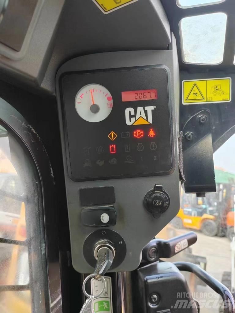 CAT 246 C  스키드로더