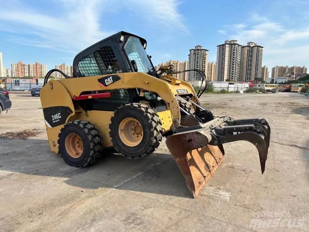 CAT 246 C  스키드로더