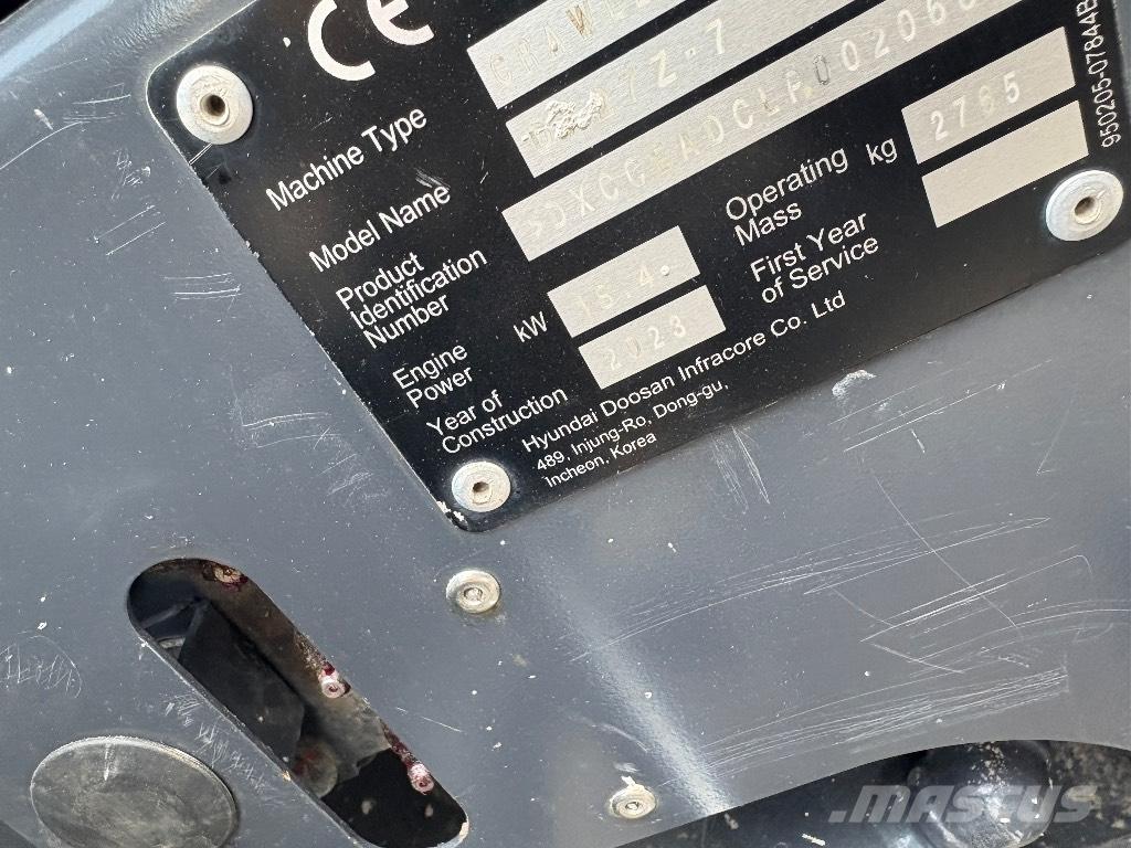 Doosan DX 27 Z 소형 굴삭기 7톤 미만