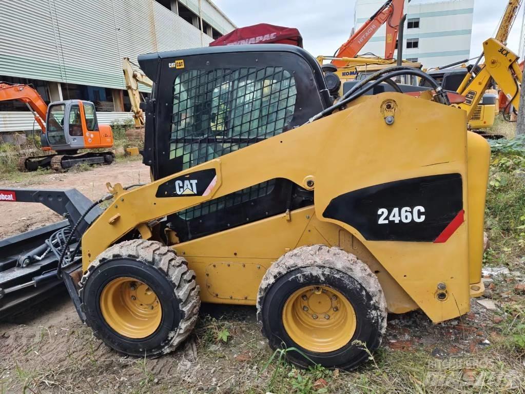 CAT 246C  스키드로더