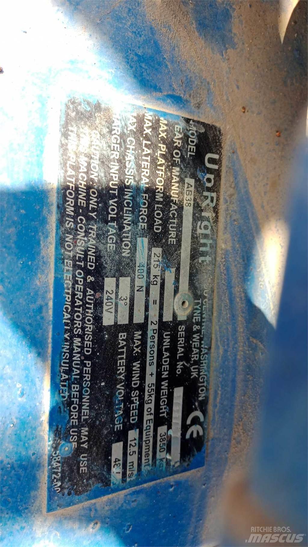 UpRight AB38 관절형 전동이동 리프트