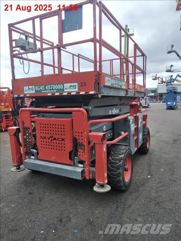 SkyJack SJ 8841 RT 가위형 리프트