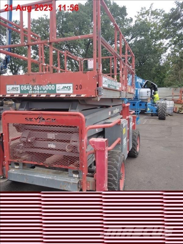 SkyJack SJ 8841 RT 가위형 리프트