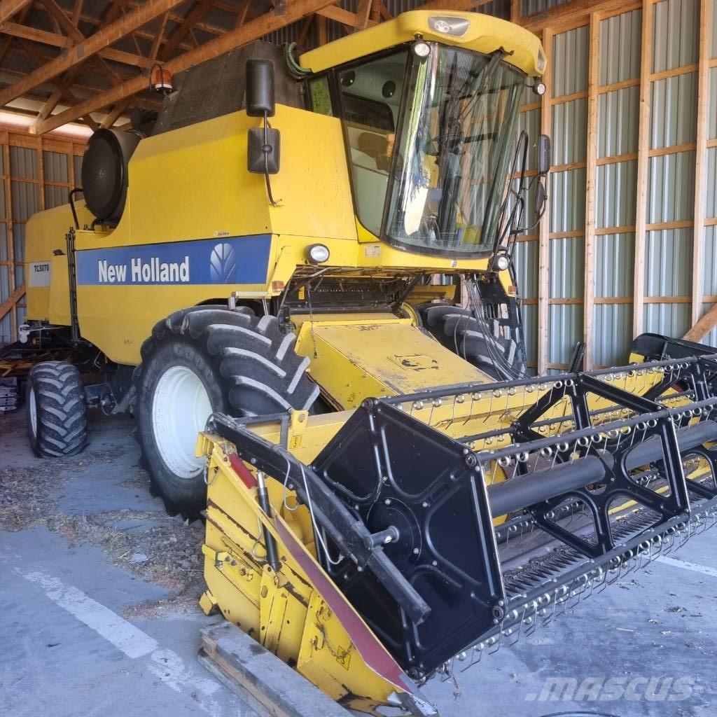 New Holland TC 5070 콤바인 수확기