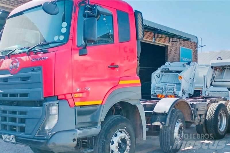 UD CGE 370 8x4 기타 트럭
