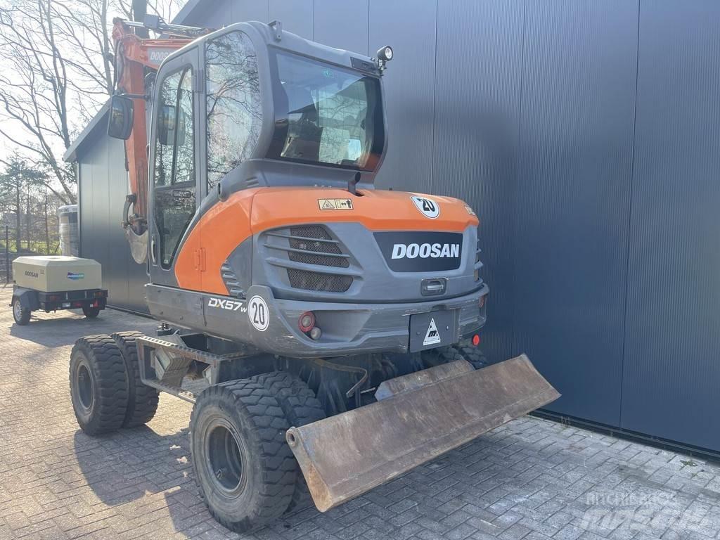 Doosan DX57W  휠 굴삭기