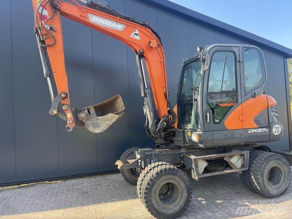Doosan DX57W  휠 굴삭기