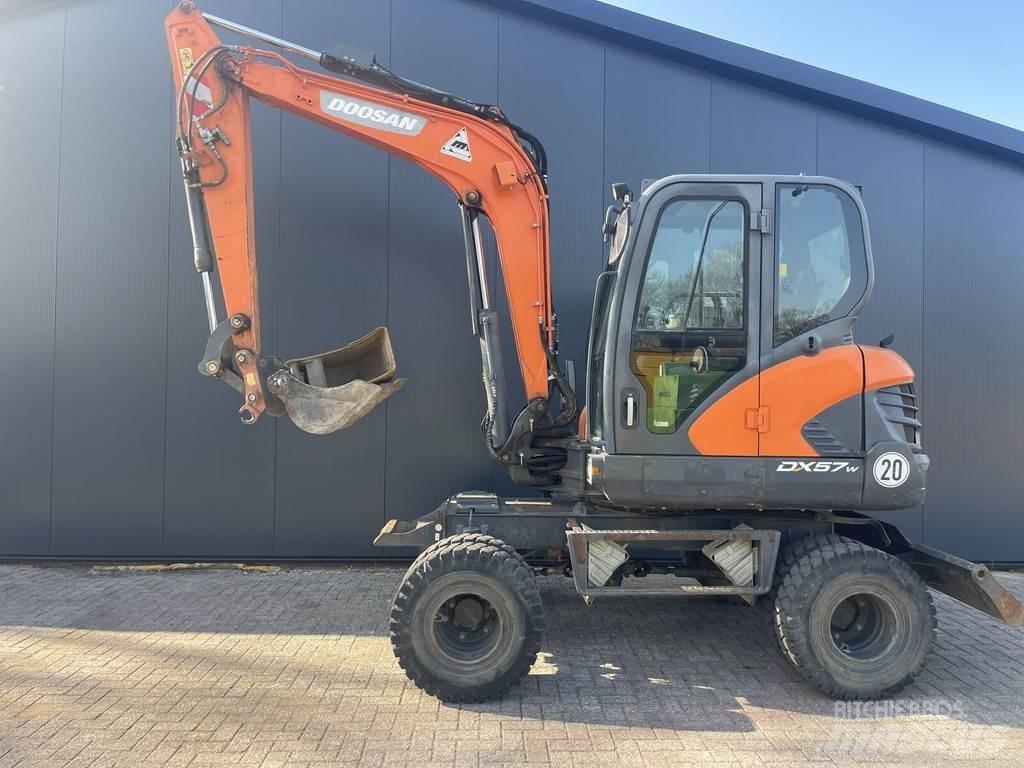 Doosan DX57W  휠 굴삭기