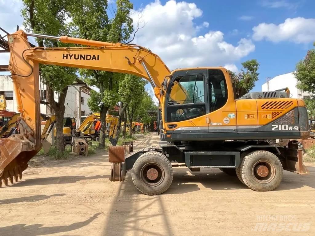Hyundai R210W-9  휠 굴삭기