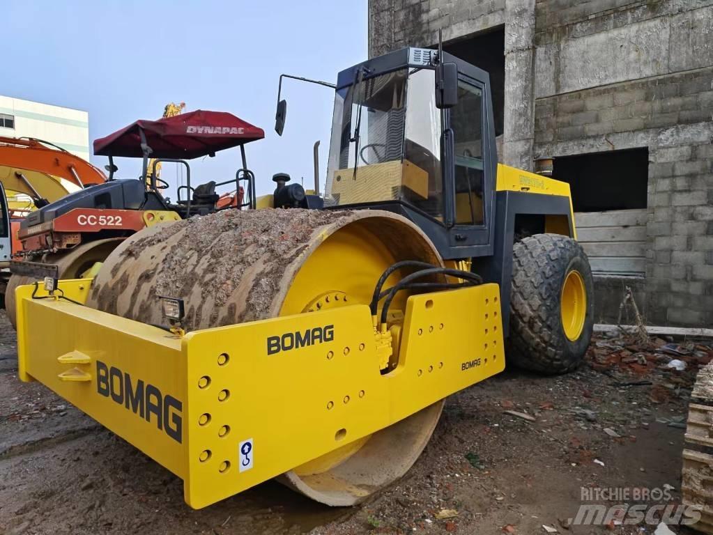 Bomag BW 217 싱글 드럼 롤러