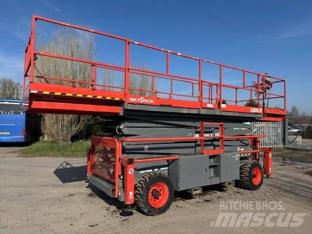 SkyJack SJ 9250 RT 가위형 리프트