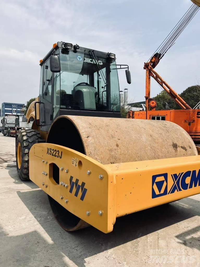 XCMG XS 223 J 싱글 드럼 롤러