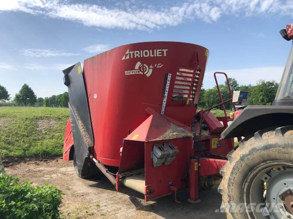 Trioliet VF-12 사료 공급기