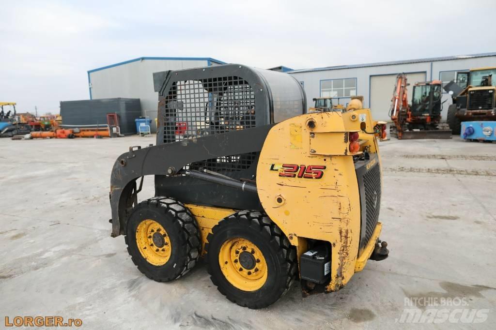 New Holland L 215  스키드로더