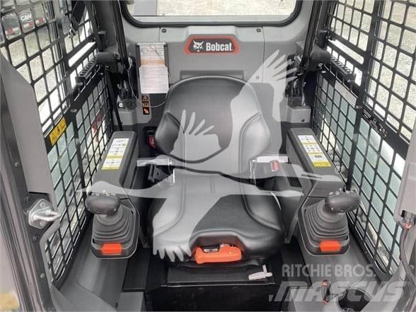 Bobcat T66  스키드로더