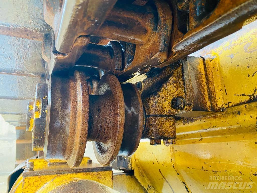 CAT 953 궤도식 로우더