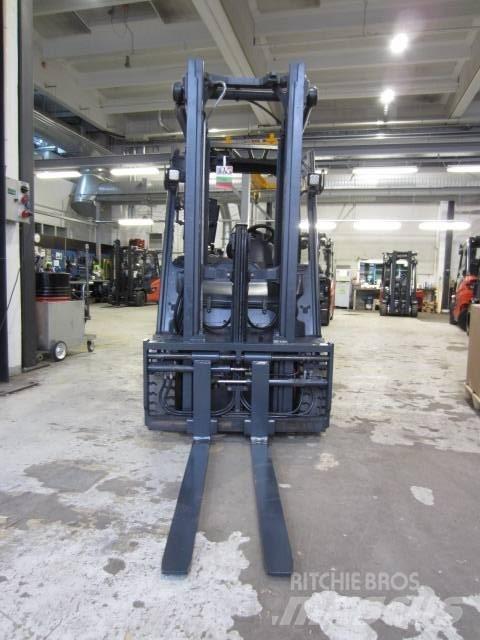 Linde E25 전동 지게차