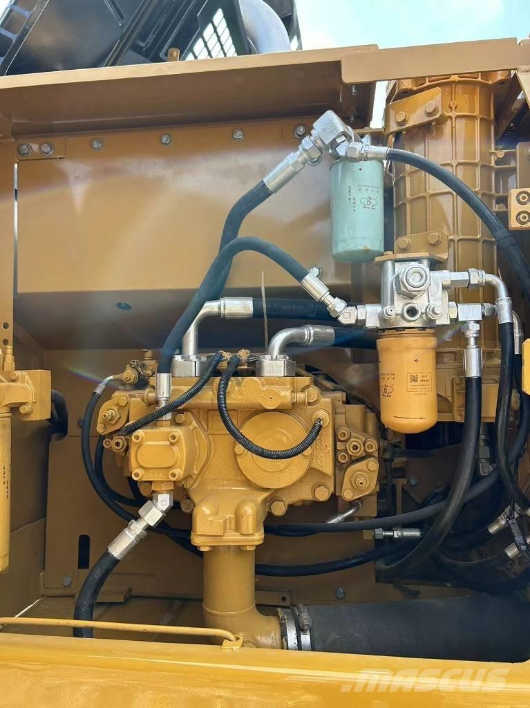 CAT 320 D 대형 굴삭기 29톤 이상