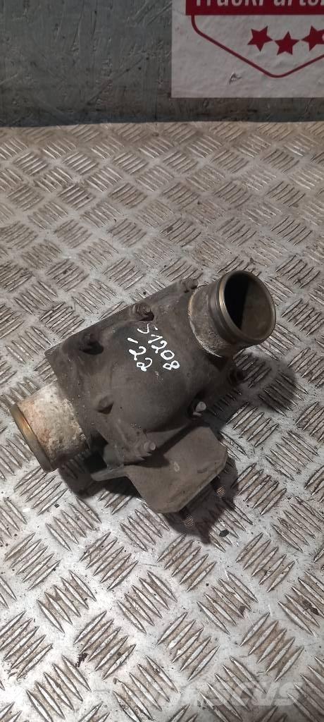 Scania 94 D.  1381494 라디에이터