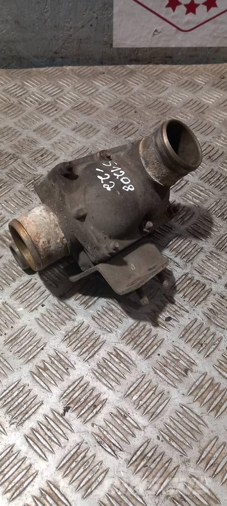 Scania 94 D.  1381494 라디에이터