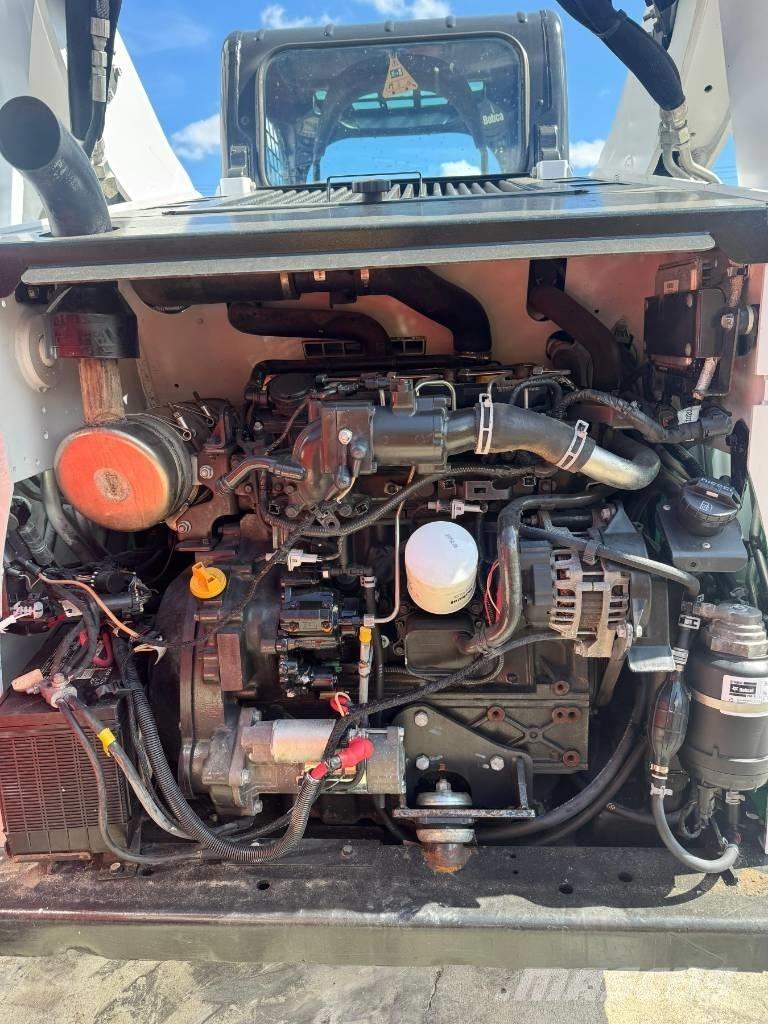 Bobcat T 740  스키드로더