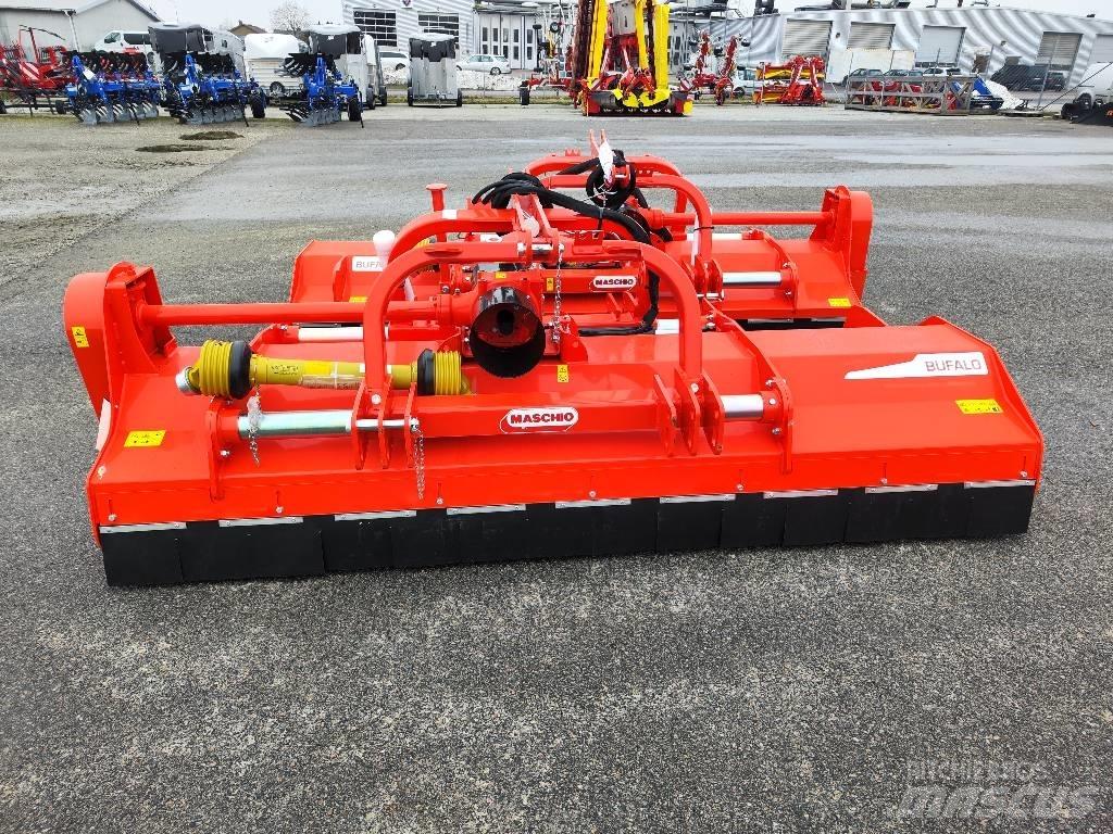 Maschio Bufalo 300 목장 제초기 및 토퍼