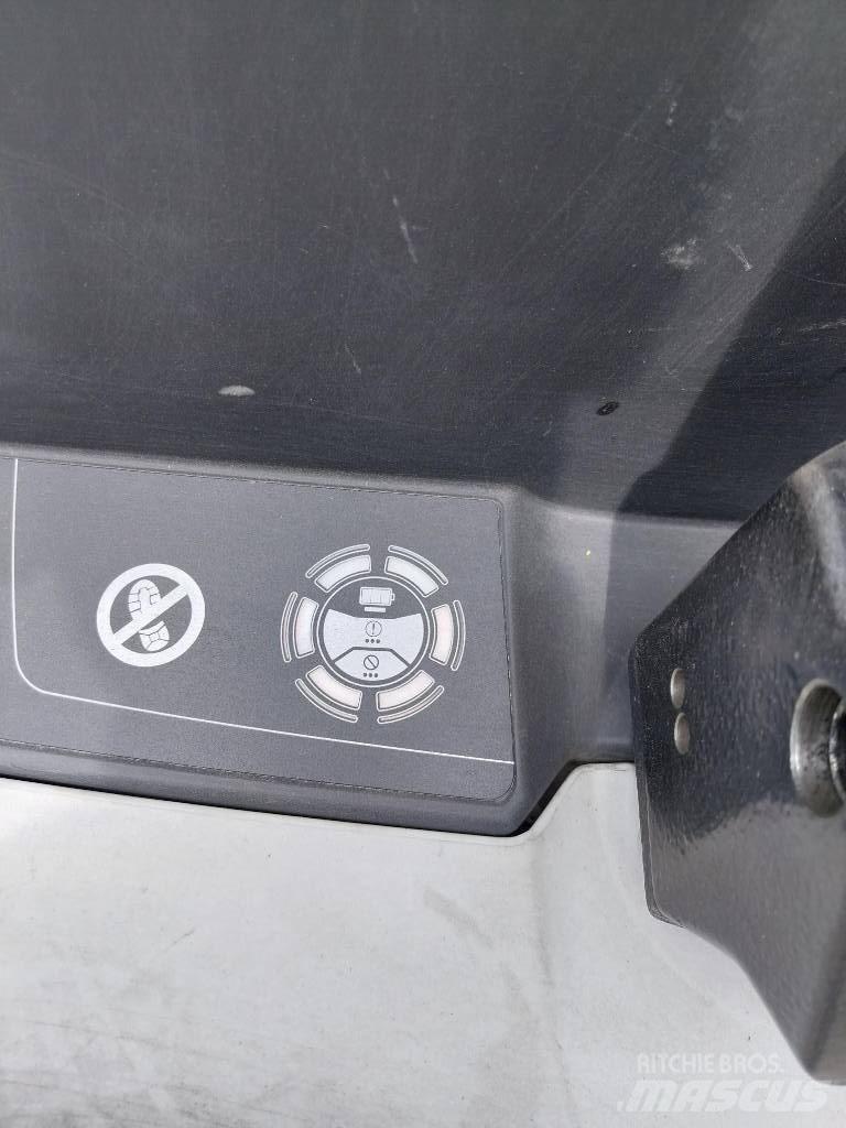 UniCarriers MDW160 경량 리프터