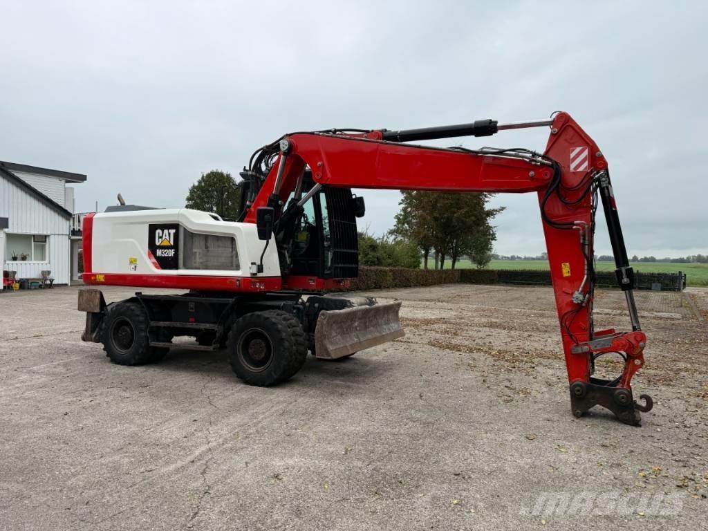 CAT M320F  휠 굴삭기