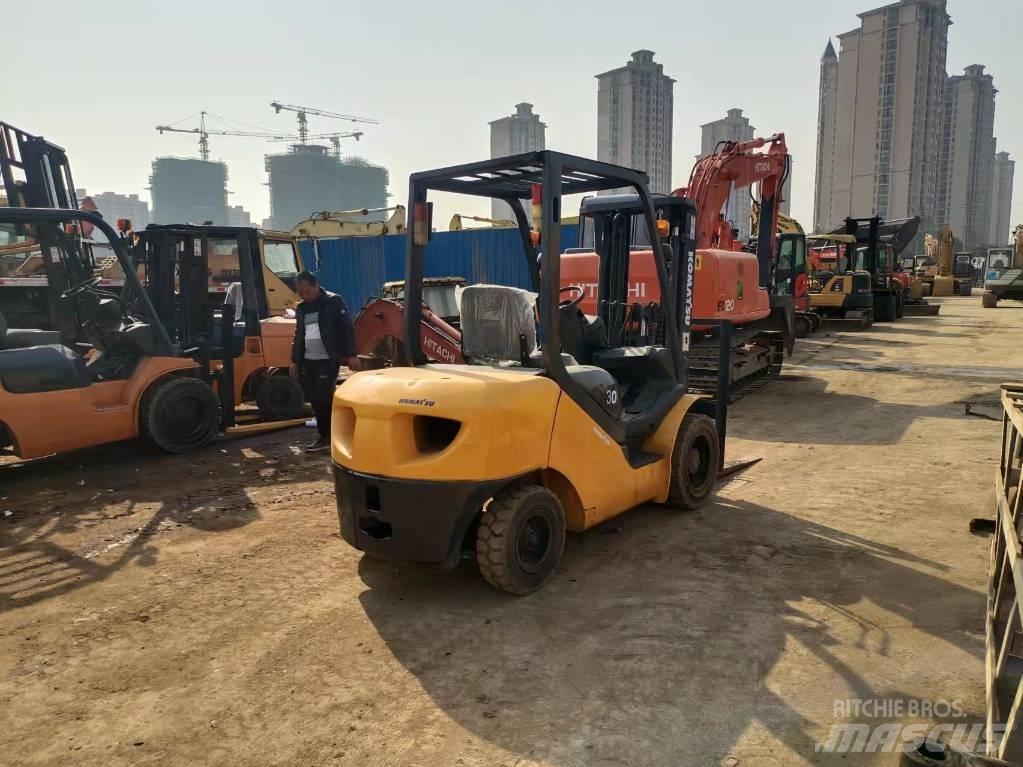 Komatsu FD 30 T-16 디젤 지게차