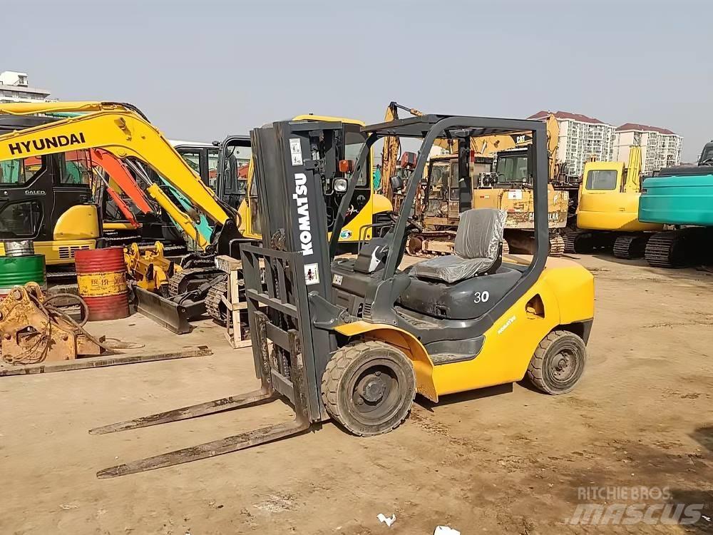 Komatsu FD 30 T-16 디젤 지게차
