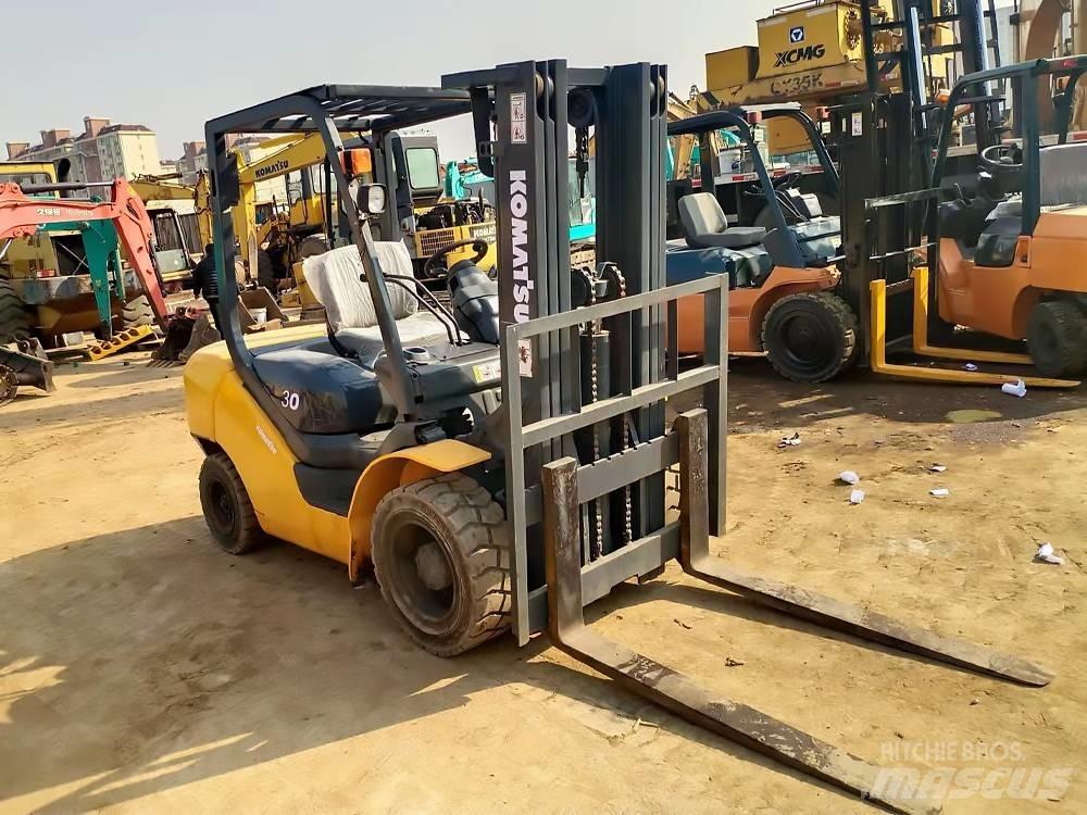 Komatsu FD 30 T-16 디젤 지게차